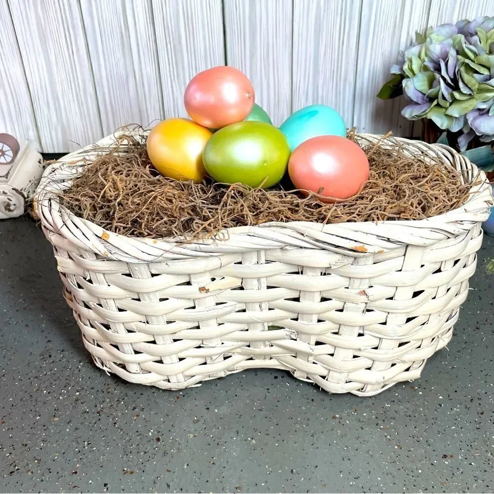 12” Basket! White, Infinity Shape No Handle Prefilled with Moss EPC